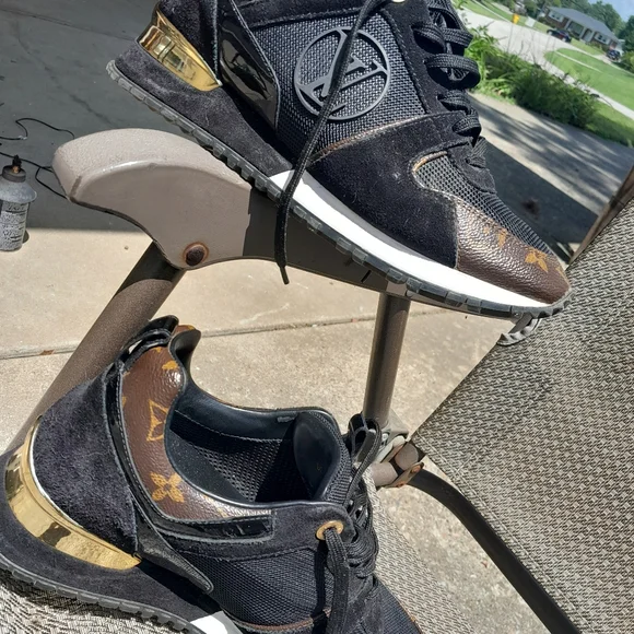 Louis Vuitton Sneakers - Picture 4 of 8